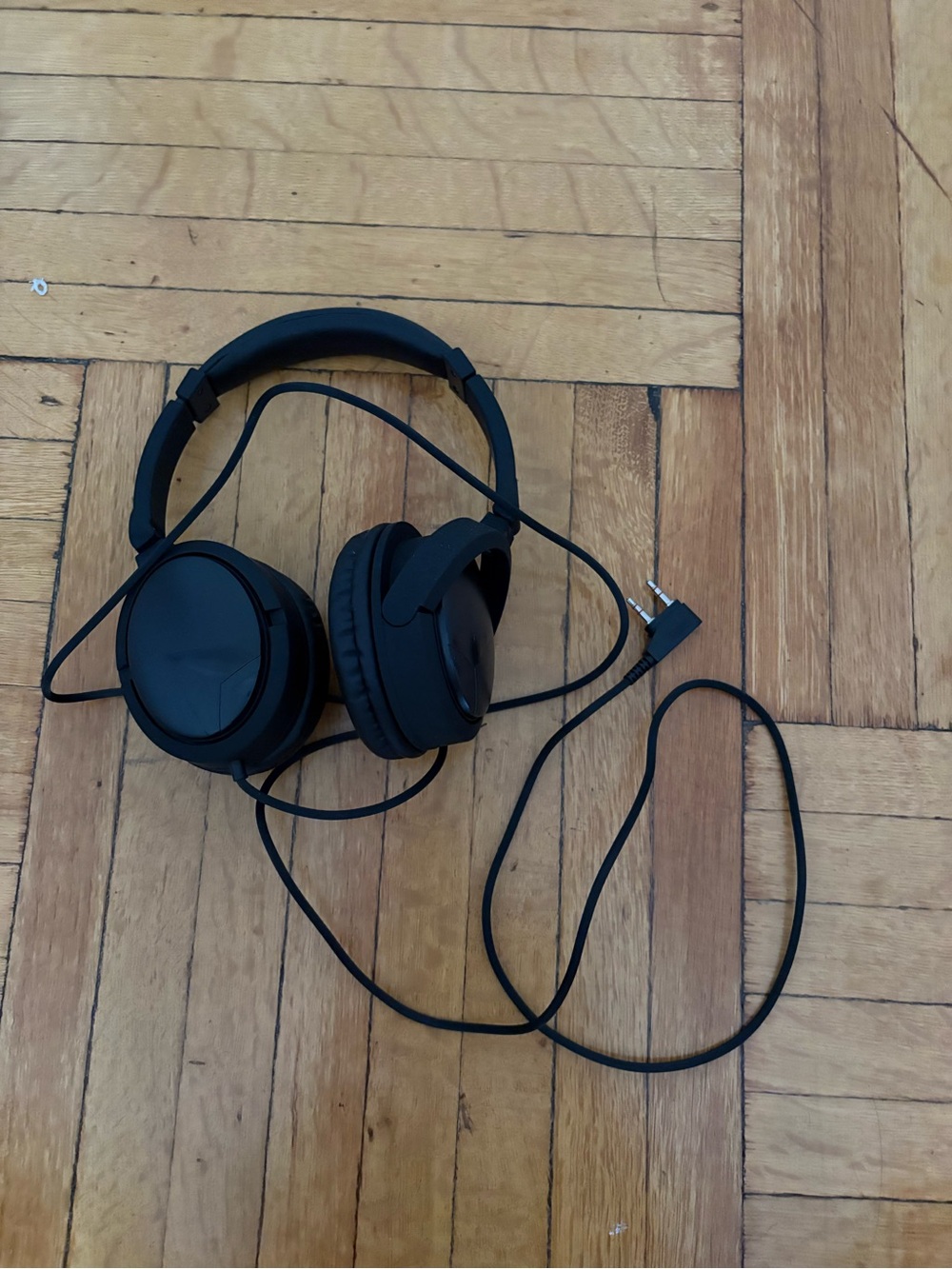 Delta Over-Ear Wired Headphones - Black - used once